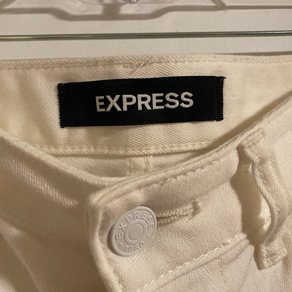 Express Low Rise white shorts. - Picture 3 of 4